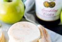 Martinelli’s Orchard Apple Glazed Shortbread Cookies