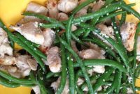 Crispy Garlic Chicken with Tender Green Beans