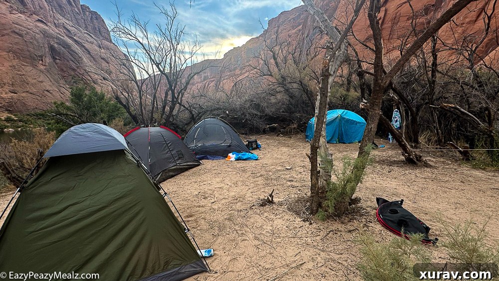 Setting up camp at Horseshoe bend. 